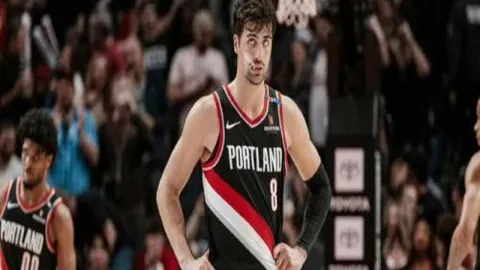 “前知名教练萨里闲赋在家，意甲执教动态引人瞩目”